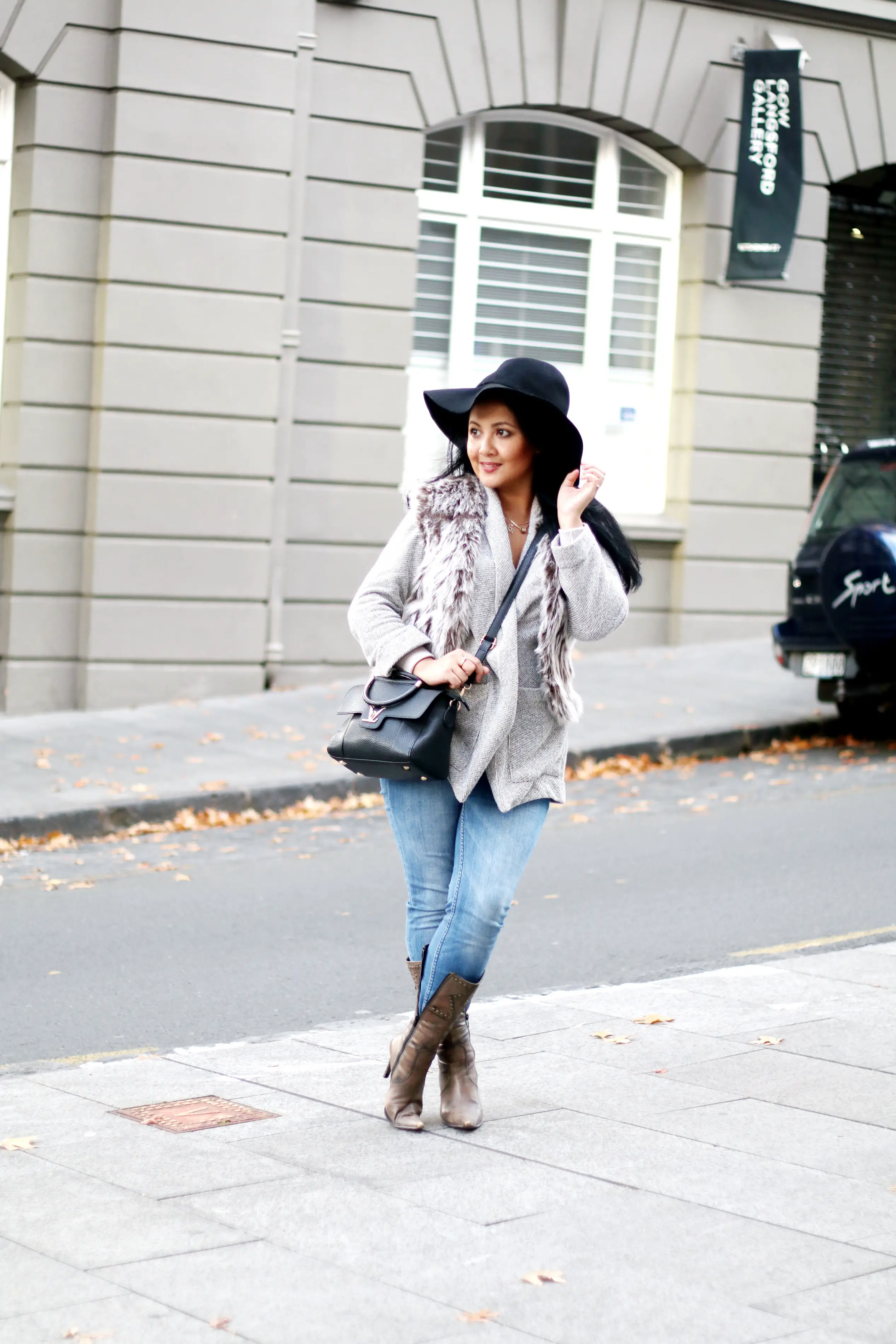 Paris Chic Style How To Wear A Faux Fur Vest Parisian Chic Style Everyday Fashion Streetstyle 10_resize