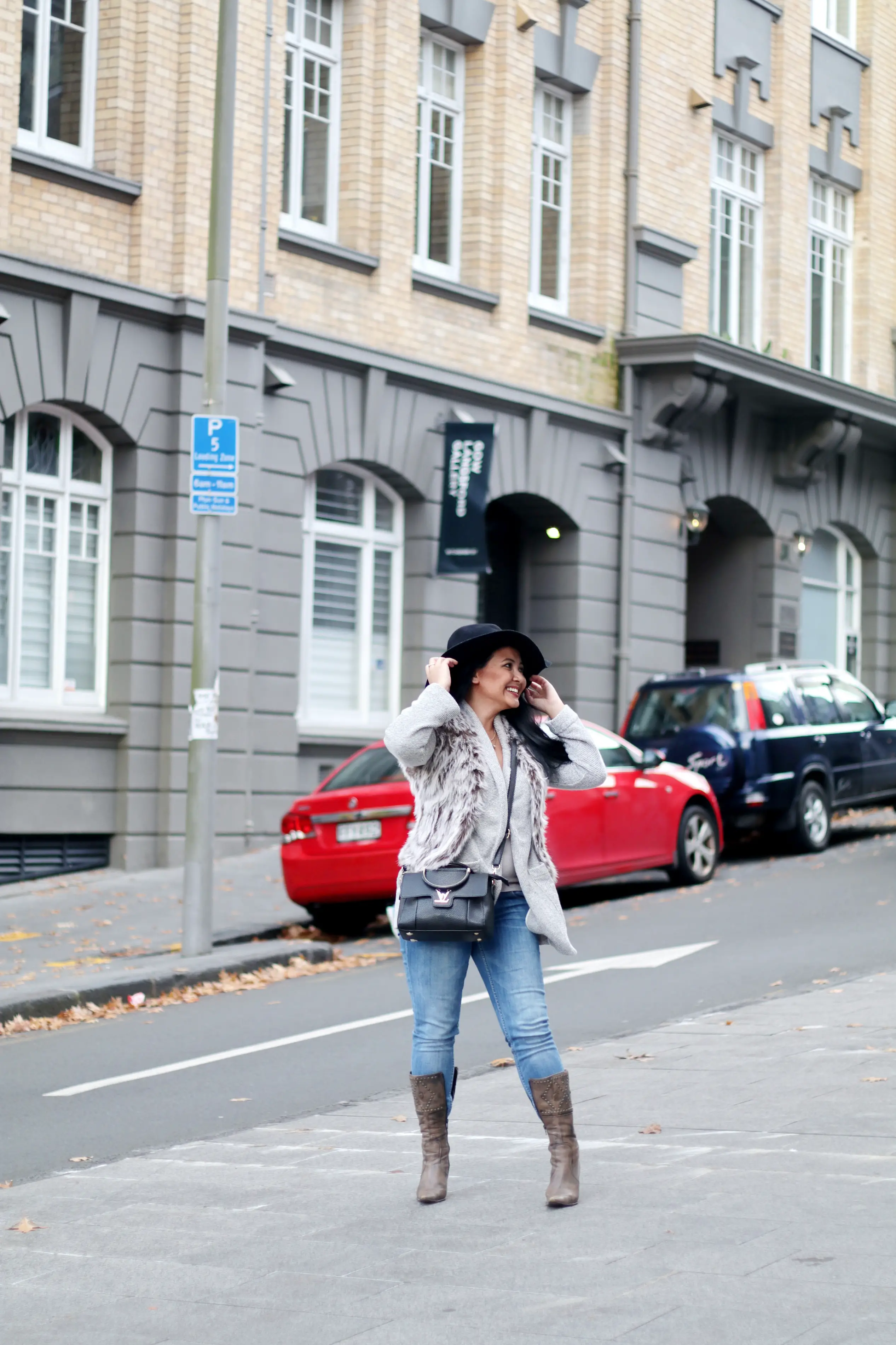 Paris Chic Style How To Wear A Faux Fur Vest Parisian Chic Style Everyday Fashion Streetstyle 13_resize