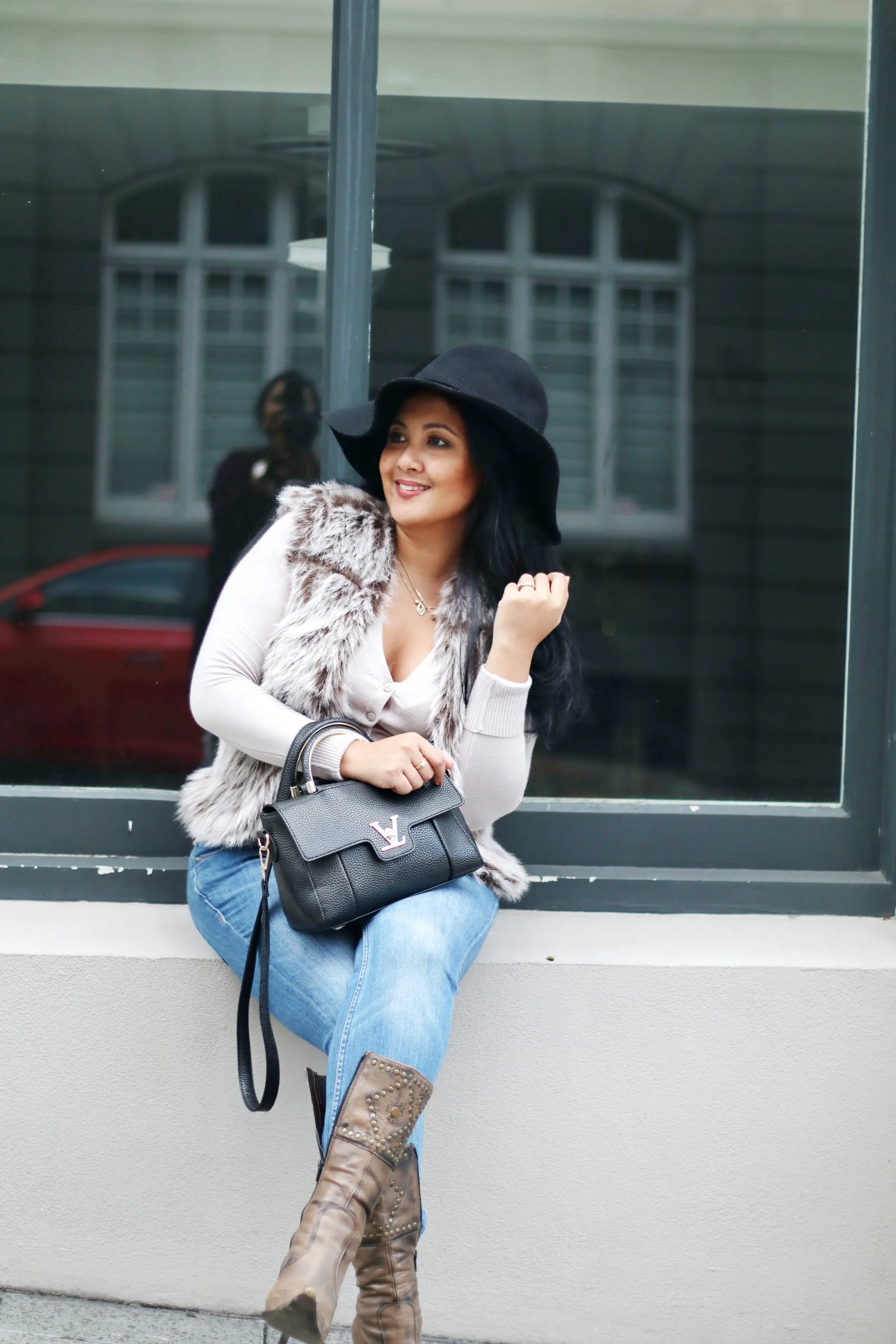 Paris Chic Style How To Wear A Faux Fur Vest Parisian Chic Style Everyday Fashion Streetstyle 3_resize
