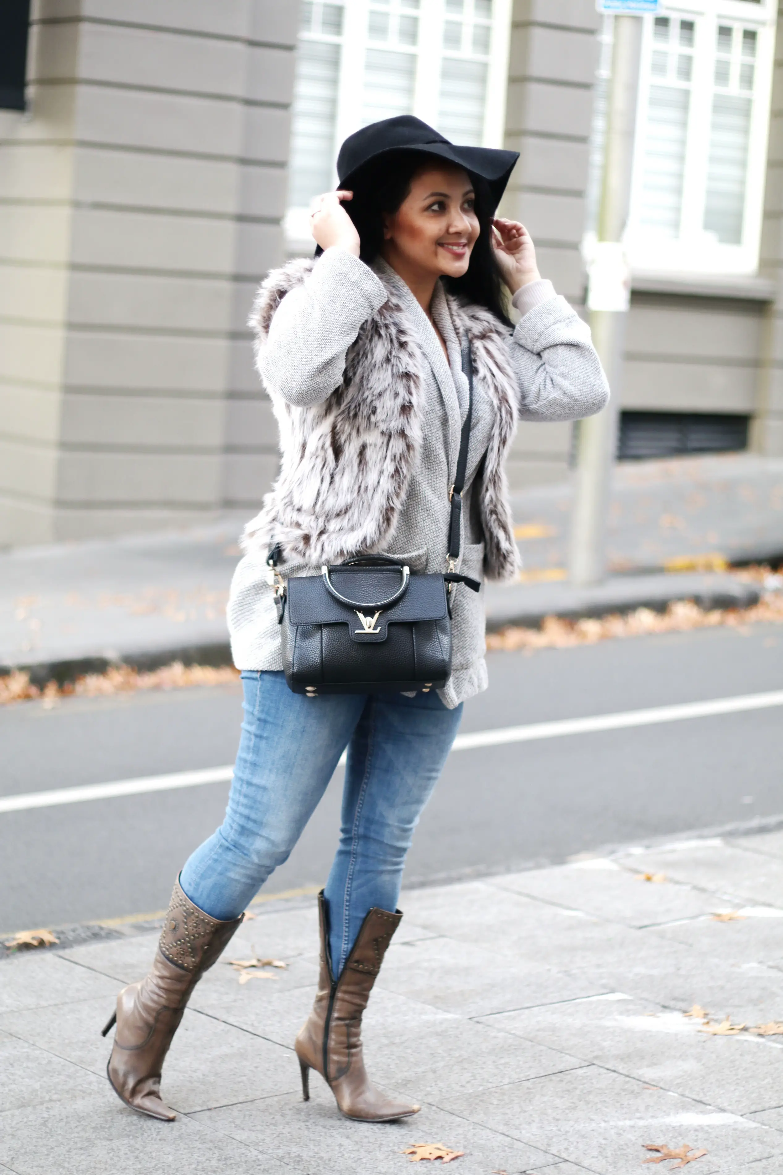 Paris Chic Style How To Wear A Faux Fur Vest Parisian Chic Style Everyday Fashion Streetstyle 6_resize