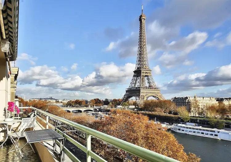 Best Airbnbs In Paris With Eiffel Tower View Balcony Street View Paris Apartment Paris Chic Style