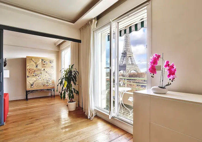 Best Airbnbs In Paris With Eiffel Tower View Balcony Street View Paris Apartment Paris Chic Style 2