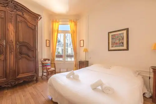 Best Hotel In Paris Near The Eiffel Tower Apartment In Paris With A Balcony For Rent Paris Chic Style